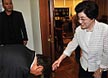 변함 없는 자세로 인사하는 이재오 특임장관